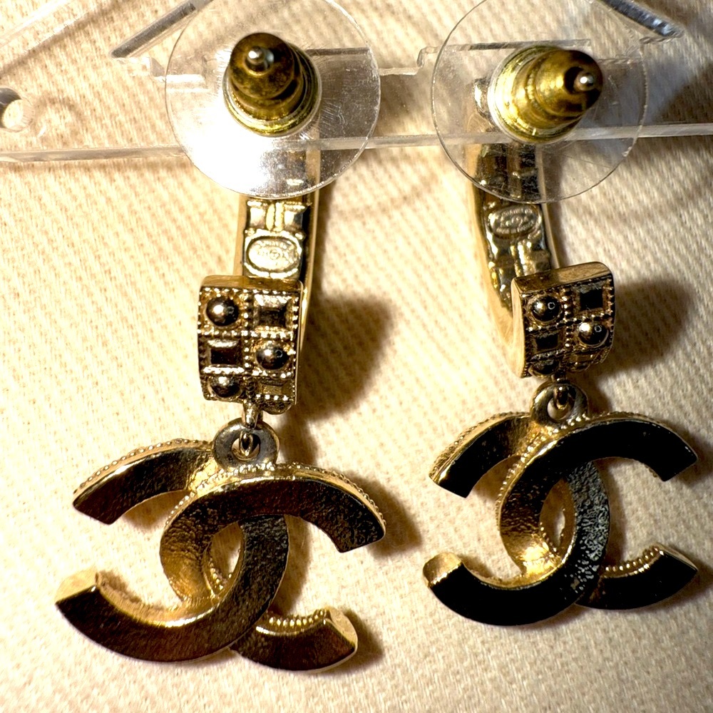 💯AUTH. CHANEL A21 Pearl/Black Crystal Checkered Gold Hoop Earrings w/CC Logo - Picture 7 of 15